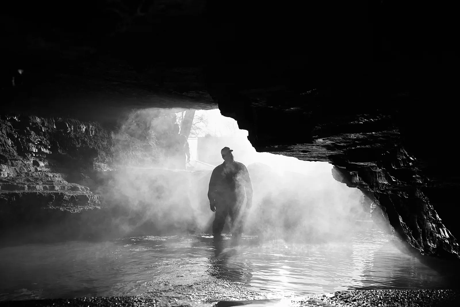 Cave Spring, la grotte et source d'eau calcaire de la distillerie Jack Daniel's à Lynchburg, dans la brume.